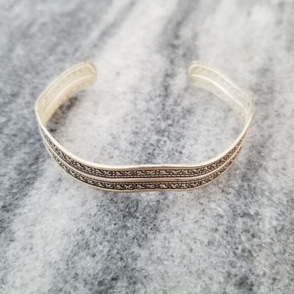 Vintage Silver Tone Wavy Cuff Bracelet, Textured Design, Estate - Picture 4 of 4